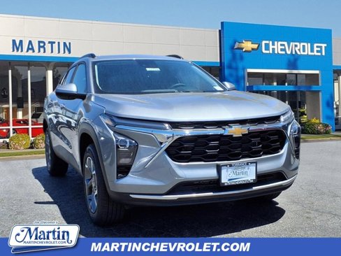 New 2025 Chevrolet Trax LT w/ Driver Confidence Package image 1