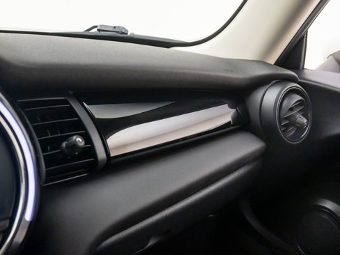 Used 2019 MINI Cooper 2-Door Hardtop w/ Signature Upholstery Package image 28
