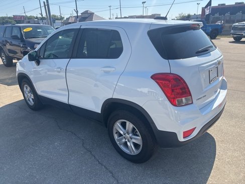 Used 2021 Chevrolet Trax LS w/ Tint and Cruise Package image 9