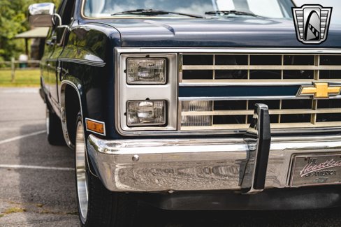 Used 1985 Chevrolet Suburban 2WD image 11