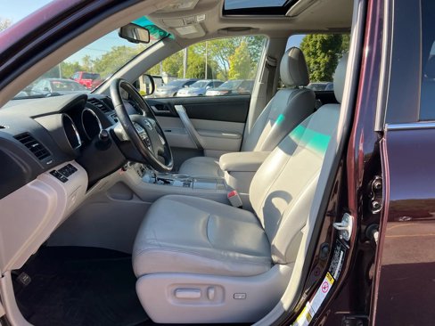 Used 2013 Toyota Highlander SE image 17