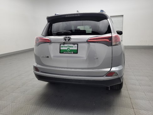 Used 2018 Toyota RAV4 LE image 7