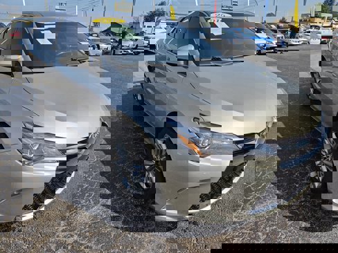 Used 2016 Toyota Camry SE image 1