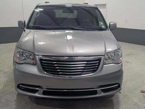 Used 2016 Chrysler Town & Country Touring w/ Driver Convenience Group image 8