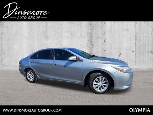 Used 2017 Toyota Camry SE image 1