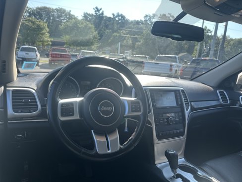 Used 2011 Jeep Grand Cherokee 70th Anniversary image 14