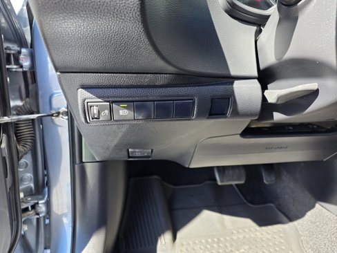 Used 2022 Toyota Corolla LE image 15