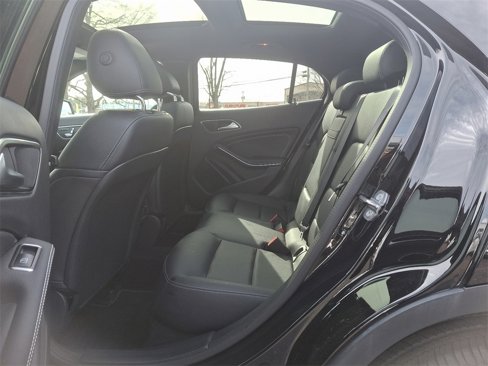 Used 2020 Mercedes-Benz GLA 250 4MATIC w/ Premium Package image 10