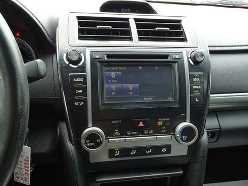 Used 2014 Toyota Camry SE image 25
