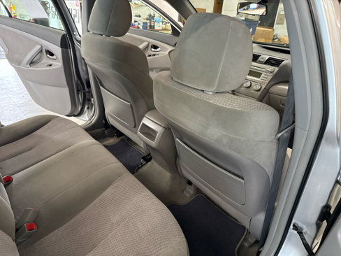 Used 2010 Toyota Camry LE image 49