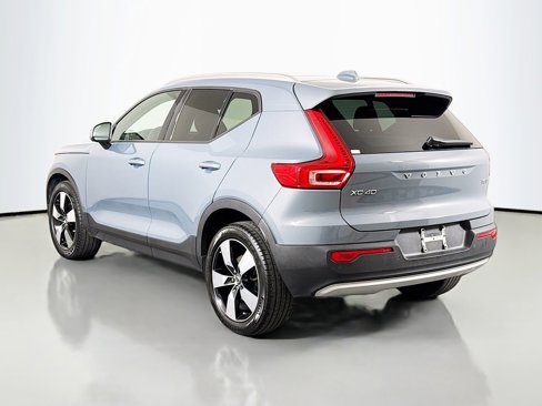 Used 2020 Volvo XC40 T5 Momentum image 5