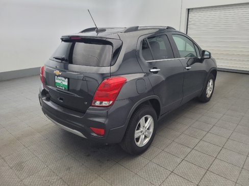 Used 2020 Chevrolet Trax LT w/ LT Convenience Package image 9