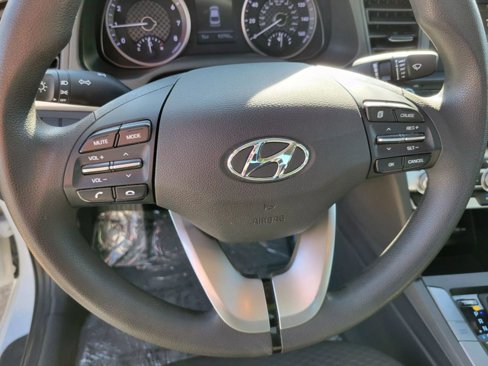 Used 2020 Hyundai Elantra SE image 17
