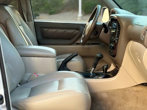 Used 2000 Toyota Land Cruiser image 25