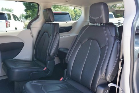 Used 2022 Chrysler Pacifica Touring-L image 25