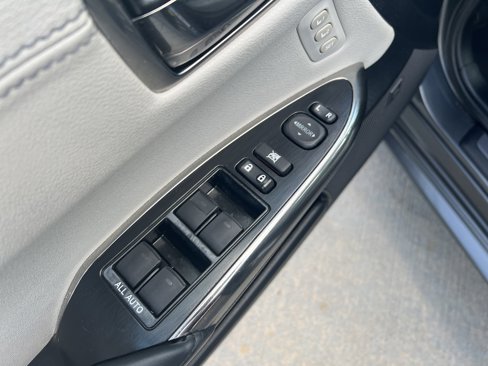 Used 2018 Toyota Avalon Limited image 15
