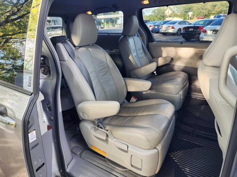 Used 2012 Toyota Sienna XLE image 19