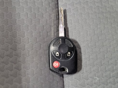 Used 2017 Ford Escape SE image 32