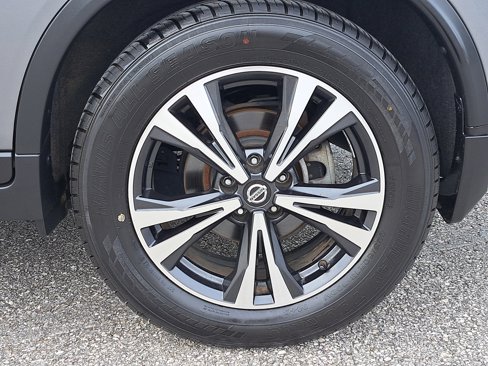 Used 2020 Nissan Rogue SV w/ Sun & Sound Touring Package image 5