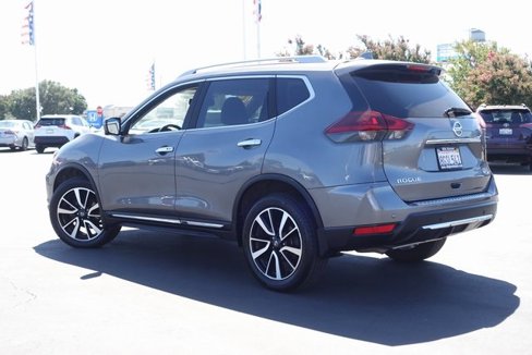 Used 2019 Nissan Rogue SL w/ Premium Package image 2