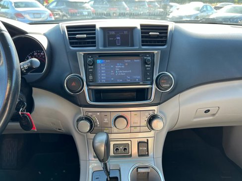 Used 2013 Toyota Highlander SE image 13