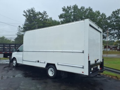 Used 2021 GMC Savana 3500 Extended w/ Power Convenience Package image 3
