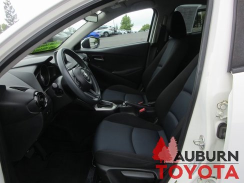 Used 2019 Toyota Yaris L image 10