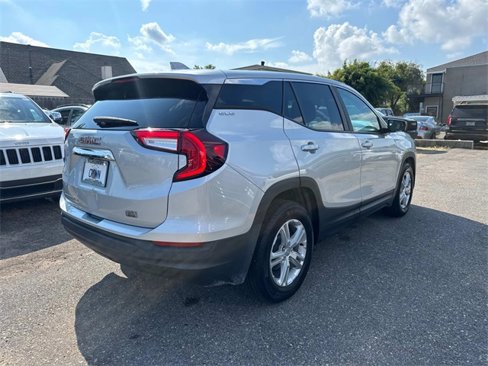 Used 2022 GMC Terrain SLE image 6