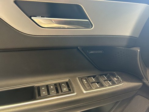 Used 2018 Jaguar XF Premium image 3