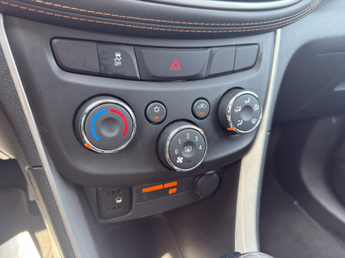 Used 2022 Chevrolet Trax LT w/ Midnight Edition image 13