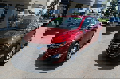 Used 2024 Chevrolet Malibu LT image 2