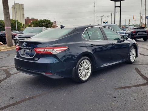 Used 2019 Toyota Camry XLE image 2