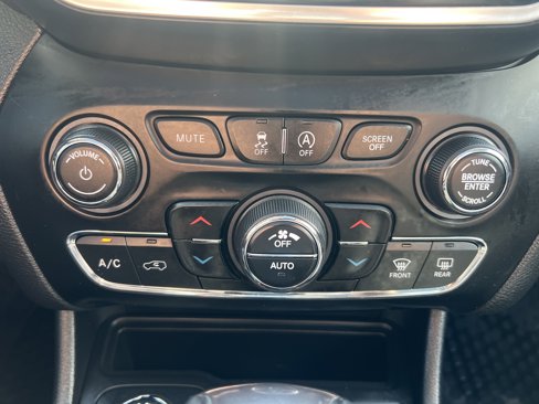 Certified 2019 Jeep Cherokee Limited image 34