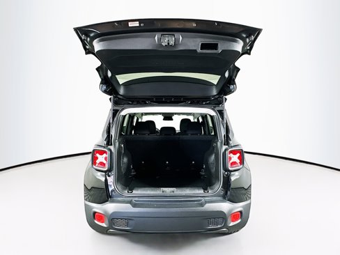 Used 2018 Jeep Renegade Latitude image 27