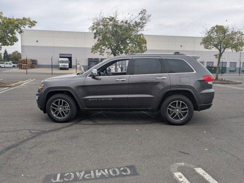 Used 2018 Jeep Grand Cherokee Limited w/ Trailer Tow Group IV image 9