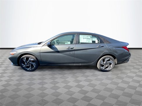 New 2025 Hyundai Elantra SEL image 4