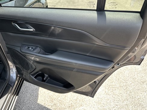 Used 2023 Jeep Grand Cherokee L Laredo image 17