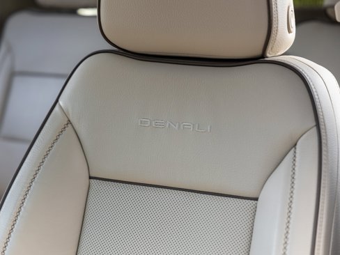 Used 2022 GMC Yukon Denali w/ Denali Premium Package image 22