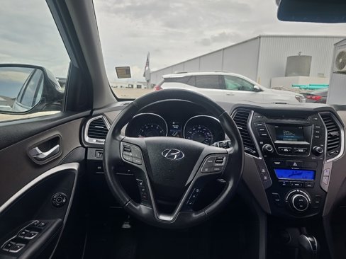 Used 2014 Hyundai Santa Fe GLS image 2