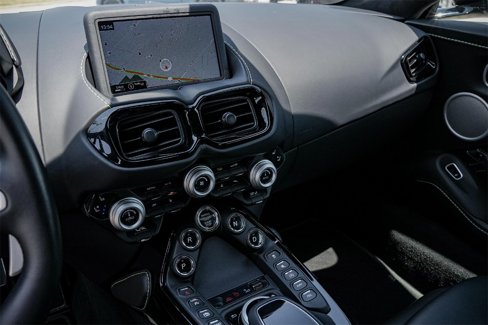 Used 2023 Aston Martin V8 Vantage Coupe image 8
