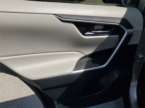 Used 2021 Toyota RAV4 XLE image 10