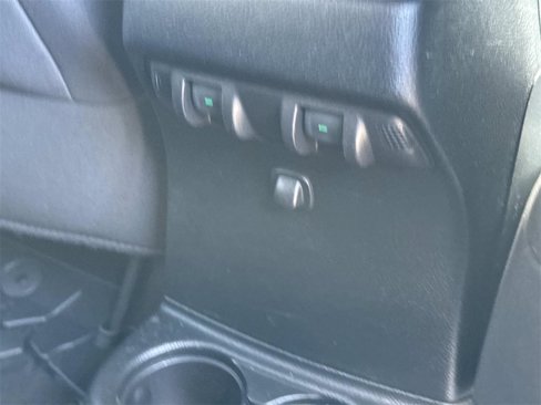 Used 2018 Jeep Wrangler Unlimited Sahara image 22