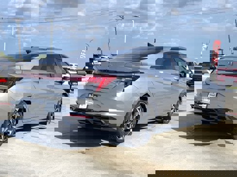 Used 2023 Hyundai Elantra Limited image 10