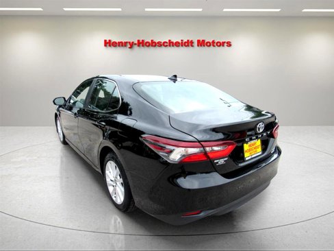 Used 2023 Toyota Camry LE image 10