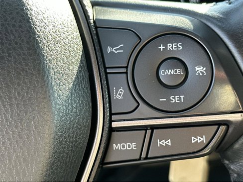 Used 2023 Toyota Camry SE image 18