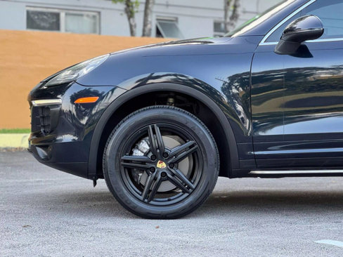 Used 2016 Porsche Cayenne image 10