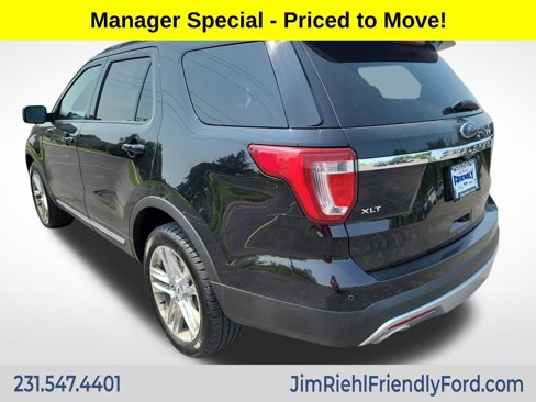 Used 2017 Ford Explorer XLT w/ Equipment Group 202A image 3