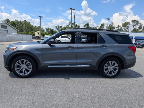 Used 2022 Ford Explorer XLT w/ Equipment Group 202A image 7
