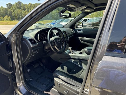 Used 2018 Jeep Grand Cherokee Altitude image 2