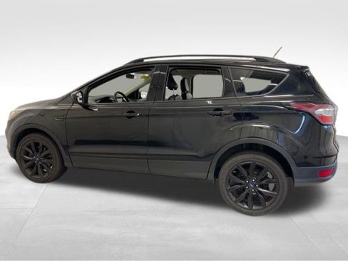 Used 2018 Ford Escape SE w/ SE Sport Appearance Package image 3